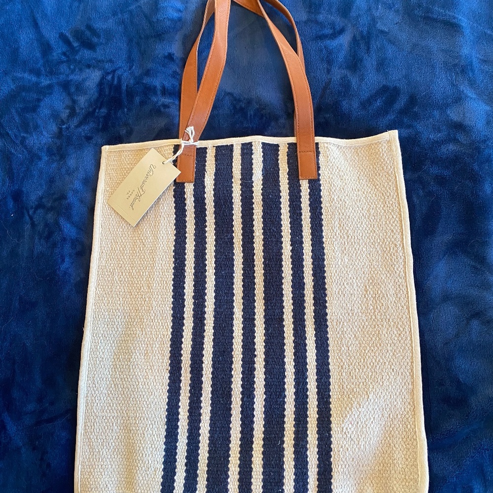 Target Universal Thread tote/purse NWT
